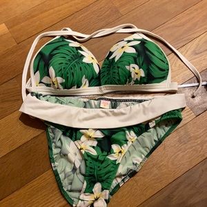 Venus bikini size 14 cup size D